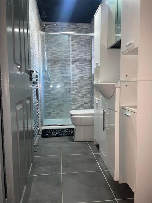 Apartment Modern 2 Bedroom In Centre *