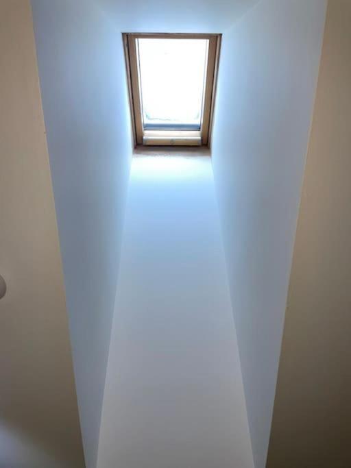 Modern 2 Bedroom In Centre Apartment *