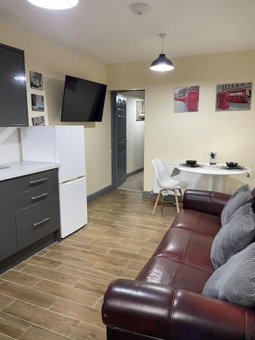 Modern 2 Bedroom In Centre *